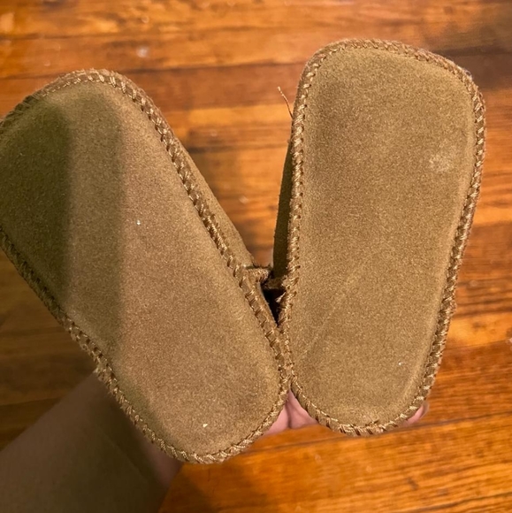 Baby unisex uggs for new borns worn only once great condition. - Picture 4 of 4